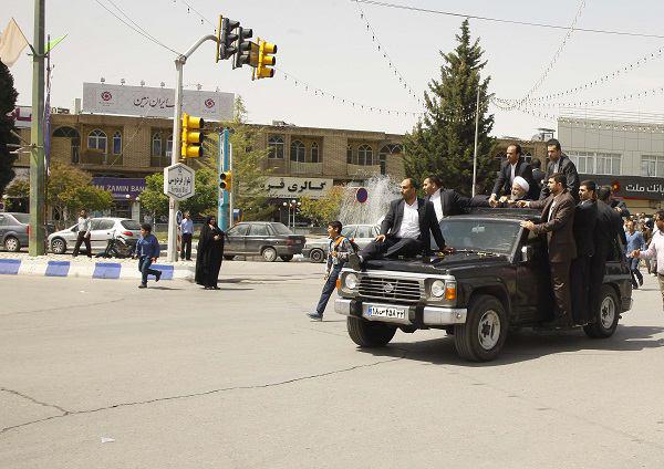 استقبال پرشور و بی نظیر محافظان از حسن روحانی!؟!+عکس 
