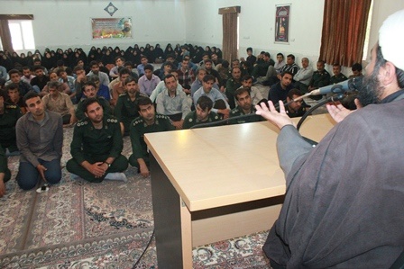 عافیت طلبی بلای جان انقلاب / عده ای با خیانت تمام به دنبال این هستند که انقلاب در ادامه عمر خود از مسیر اصلی اش منحرف شود/ انقلاب سرباز و فدایی می خواهد