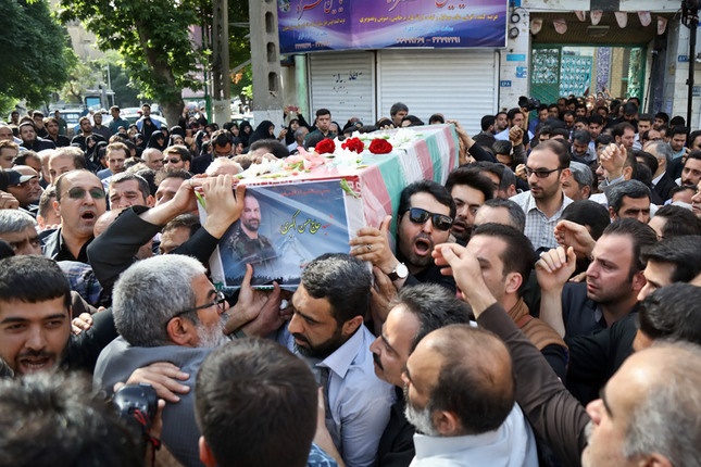 عکس/ تشییع پیکر شهید حسن اکبری، محافظ رهبر انقلاب