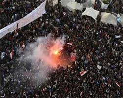 پرچم عربستان به آتش کشیده شد