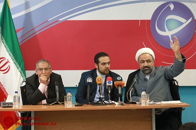 زیباکلام: آمریکاستیزی جزء اهداف انقلاب نبوده است/ رسایی: آمریکاستیزی برگ برنده و نقطه اصلی انقلاب بود 