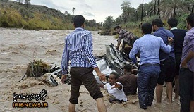 عکس/ غرق شدن 5 سرنشین پراید در مسیر روستای خوردوگان به سمت زیارتعلی مرکز بخش رودخانه 