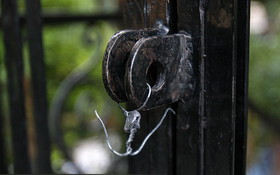 واحدهای صنفی فاقد پروانه کسب گلستان پلمب میشوند