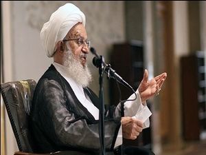 مکارمشیرازی: ریاست جمهوری آش دهنسوزی نیست/ افراد متدین بلوف نمیزنند و عوام فریبی نمیکنند /آیا سزاوار است برای رسیدن به چهار روز حکومت، دست به دروغ و تهمت بزنید؟