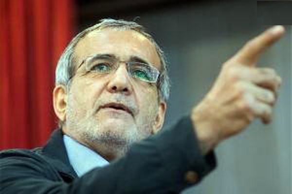 مسعود پزشکیان: نمی‌دانم ما چه غلطی کرده‌ایم که نمی‌توانیم با دانشجو حرف زده و او ما را در دانشگاه هو می‌کند! 