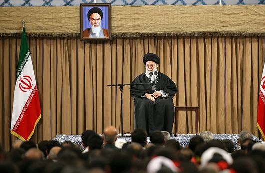 احساس ضعف موجب تشویق دشمن به حمله خواهد شد/نتیجه ضعف در تولید فرهنگی، کمر راست نکردن تولید داخل است