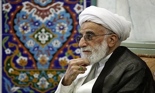 افرادی ناتوان برای تامین نان شب خود در کشور وجود دارند آن وقت دولت مراسم 500 میلیونی برگزار می‌کند 