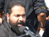 مرثیه خوانی رضا صادقی، خواننده پاپ در بندرعباس