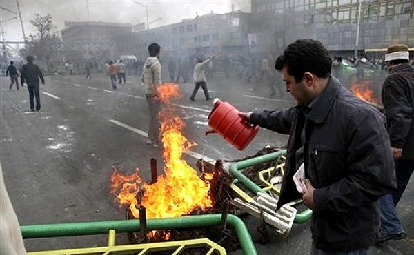 فیلم مستند یزیدیان / حوادث روز عاشورای سال ۸۸ به روایت تصویر / لینک مستقیم دانلود