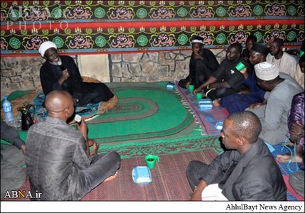 تصاویر/شیعه شدن جوان مسیحی در مراسم عزای حسینی