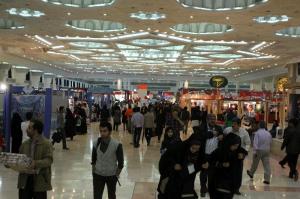 پخش کلیپ سران فتنه مقابل برخی غرفه ها و لاش انتخاباتی معاون مطبوعاتی وزیر ارشاد