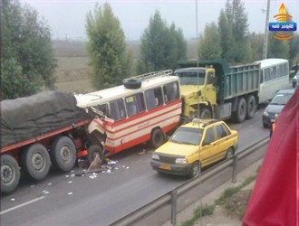 تصادف زنجیره ای در جاده آزادشهر ـ گنبد + تصاویر