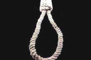 شیطان خطرناک که زنان و دختران جوان را به خلوتگاه پر از تجهیزات جنگی میکشاند