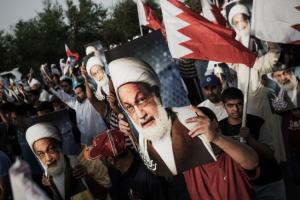 آل خلیفه و تاکتیک فشار مضاعف بر انقلابیون / نشانه های سقوط حکومت استبدادی بحرین