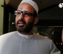 محمد حسن منطقی بروجردی گروگانگیر سیدنی استرالیا  یک ایرانی با علایم بیماری روانی بوده اس / نقش پلیس استرالیا در این گروگانگیری