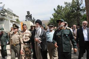 آیا تجمیع قدرت همیشه فساد آور است؟ / نظارت دقیق در نیرهای مسلح مانع فساد است