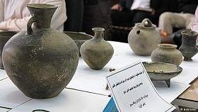 کشف پنج قلم ظروف سفالی عتیقه سه هزار و ۵۰۰ ساله در علی آباد استان گلستان