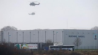 در یک مغازه یهودی در پاریس پنج نفر گروگان گرفته شدهاند.