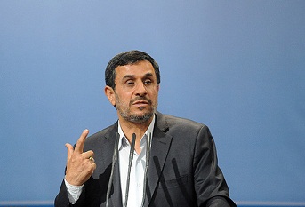 احمدینژاد و یارانش: پاسخ اتهامات اقتصادی را به وقتش میدهیم