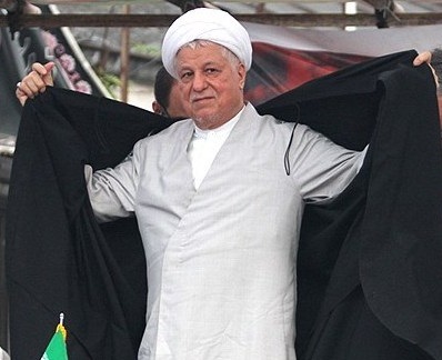 حضور هاشمی رفسنجانی با بیش از 50 محافظ و اسکورت در دانشگاه امیرکبیر/ واکنش شدید دانشجویان به حضور نمایشی + عکس