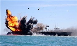 نخستین روز رزمایش بزرگ پیامبر اعظم(ص) / ماکت ناو هواپیمابر آمریکایی با موشکهای سپاه منهدم شد