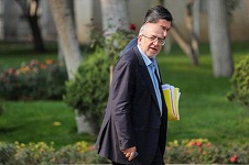 نعمتزاده وزیر واردات است، نه صنعت