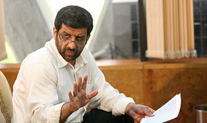 خاطره رئیس سابق صدا و سیما درباره خانه نشینی احمدی نژاد و انتخاب مجری گفت و گوی روحانی 