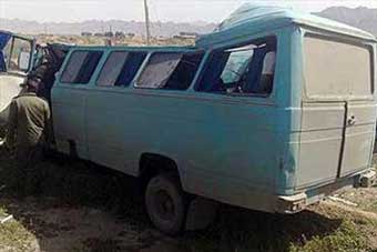 آخرین حوادث روی داده نوروزی در استان گلستان از ظهر روز گذشته / واژگونی یک دستگاه مینی بوس مسافری 18 در محور گنبد ازادشهر 18 نفر از سرنشینان آن مصدوم شدند