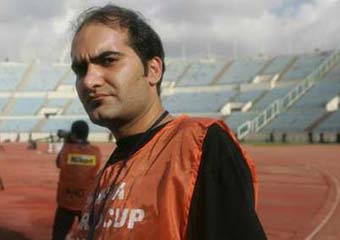 ادعای عجیب پیام یونسی پور، معاون سردبیر نشریه ایران ورزشی  ادعای عجیب خبرنگار فراری/مقصر سقوط ایرباس آلمانی ” جمهوری اسلامی ” است!