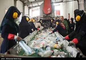 عکس/ تبدیل بطری‌های پلاستیکی به الیاف در گلستان