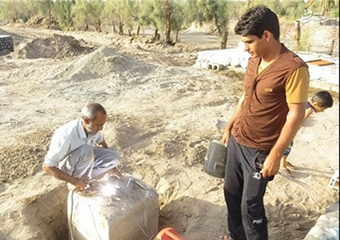 عکس/ رضا وحیدزاده شهرداری که کارگری هم می‎کند
