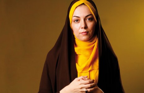 یک مصاحبه جنجالی دیگر از آزاده نامداری ؛ ماجرای یک کتک کاری مفصل با فرزاد حسنی / مدیران تلویزیون به ما گفتند جداشوید / گاهی لیوان و گاهی سر من روانه دیوار می شد