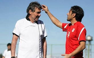 خطیبی: قهرمان نشدن تراکتورسازی ربطی به سازمان لیگ و فدراسیون ندارد/ سرپرست تیم باید حواشی را مدیریت می‌کرد