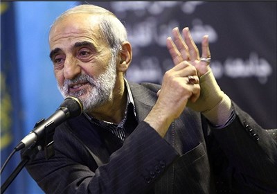 این مجسمه کیست؟! 