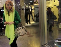 خودنمایی در خیابان، شلخته در خانه