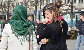 روسری‌ام، دلیل عدم پذیرشم بود +عکس