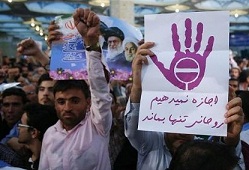 نقش افراطیون و فتنه‌گران در اغتشاش ساختگی هنگام سخنرانی روحانی!+عکس