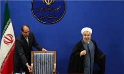 حاشیه‌نگاری نشست خبری رئیس‌جمهور/ حذف رسانه‌های منتقد از نشست خبری رئیس‌جمهور/حضور ظریف در نشستی با طعم تحریم!