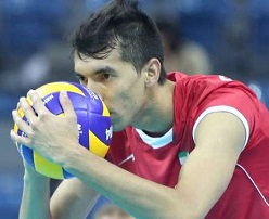 حضور برخی از ترکمن ها در ورزشگاه 12 هزار نفری آزادی تهران