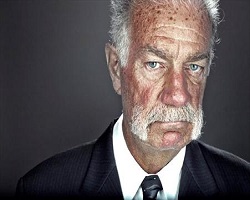 کار شایسته ماه عسل/ برگی جدید از حماقت هتاکان به قرآن