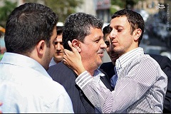 عکس/پسر مهدی هاشمی در بدرقه پدرش به زندان 