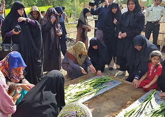 تصاویر/ تشییع و تدفین دو مروارید خاکی در گمیشان