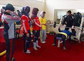 باشگاه بدنسازی مختلط دختران و پسران در تهران +عکس 
