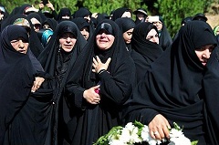 عکس/ نخستین دیدار با فرزند پس از ۳۳ سال