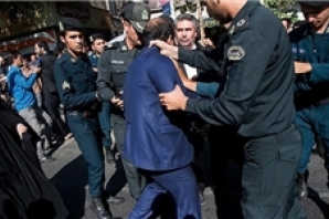 خبر فوری؛/ ضرب و شتم و دستگیری دانشجویان انقلابی،مقابل سفارت انگلیس