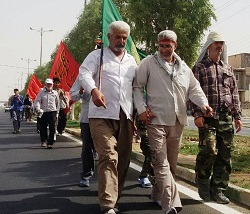 کاروان 50 نفره پیاده کربلای معلی استان گلستان وارد مهران شد+تصاویر