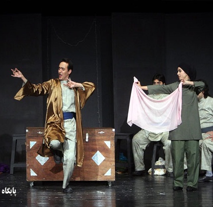 توهین به اهل بیت(ع) با رقص و پایکوبی در یک تئاتر