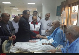 تصاویر: وزیر بهداشت در حال عیادت از مجروحان حادثه منا 