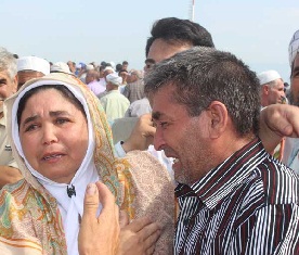 گزارش تصویری از استقبال زائرین کاروان 38017 زاهد کلته گنبد کاووس در فرودگاه 