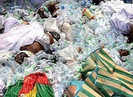 پیکرهای فاجعه منا در میان زباله‌ها! + عکس